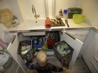 Affaldssortering i køkken i lejlighed